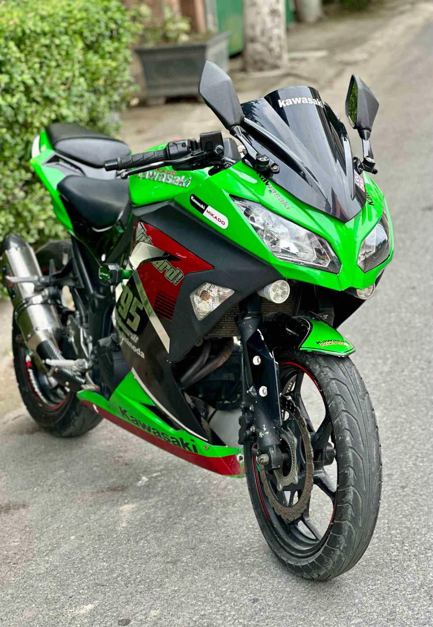 Tha thiết tìm thanh niên bỏ rơi bạn gái mới quen, phóng luôn Kawasaki Ninja 300 mất hút