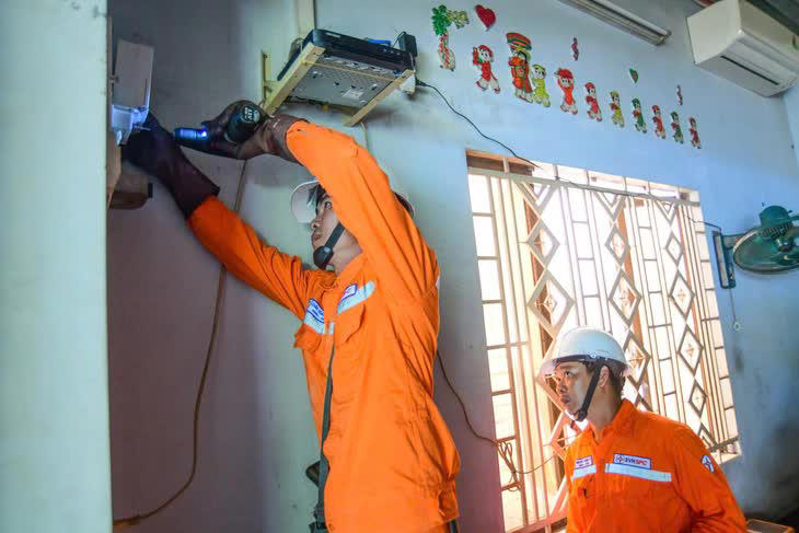 EVN lỗ lũy kế 44.792 tỉ đồng, Bộ Công Thương đề xuất tính khoản lỗ vào giá bán lẻ điện