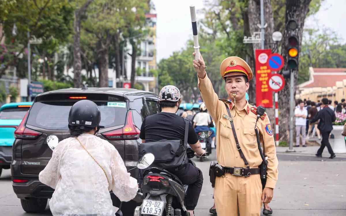Hà Nội tạm cấm, hạn chế phương tiện tại 3 tuyến đường ngày 19/8